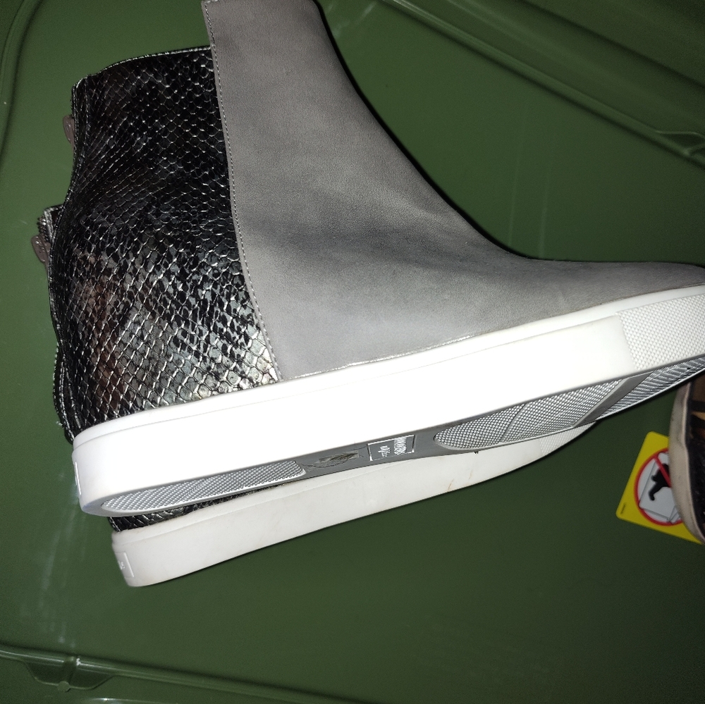 Boots - Picture 4 of 4